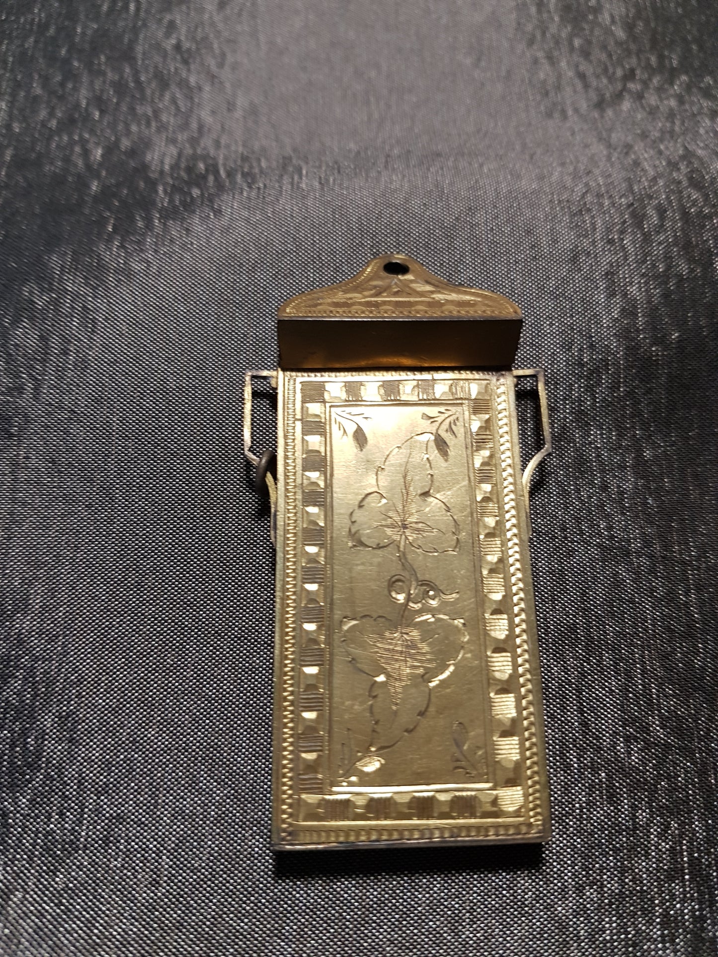 GORGEOUS Gilt Metal Antique Needle Case, Sewing Needle Casket, Hinged Lid, Lovely Engraving, Victorian Lee's Patent, Avery Style Needle Cases