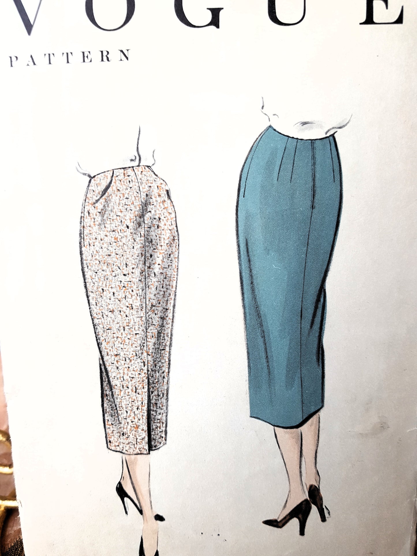 1950s Very EASY to Sew Slim Skirt Pattern VOGUE 8256 Waist 24 Vintage Sewing Pattern FF