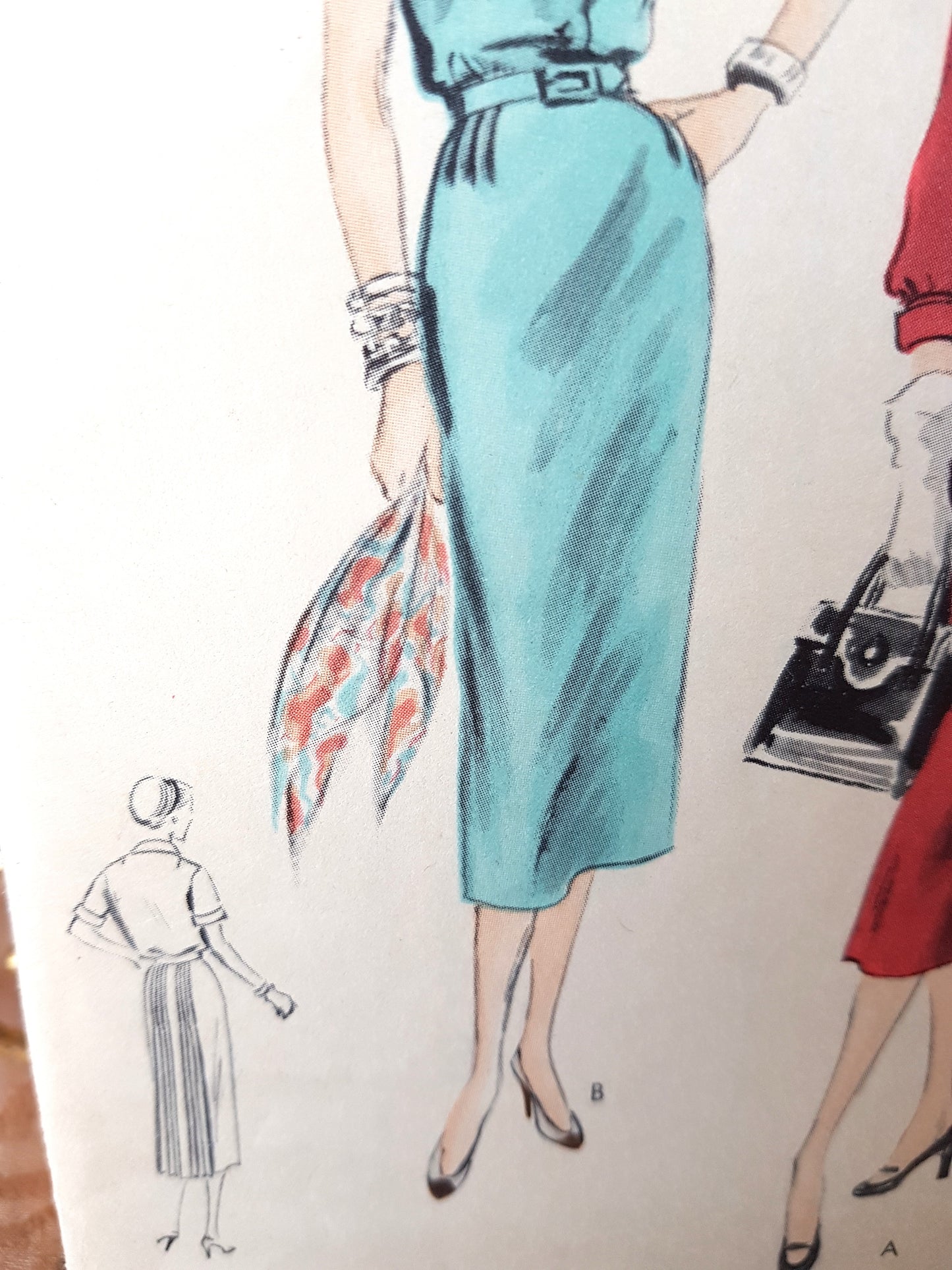 1950s CLASSY Slim Dress Pattern VOGUE 7858 Slim Skirt Dress with Pleats on Sides, Back has Box Pleats, Bust 32 Vintage Sewing Pattern FF