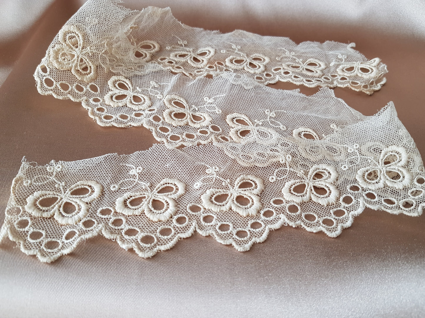 BEAUTIFUL Victorian Edwardian Lace, Netted Lace With Shamrock Design, Beautiful Antique Lace Trim, Heirloom Sewing, Collectible vintage Lace