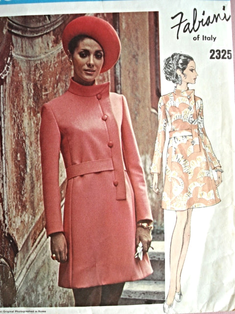 1970 Stunning FABIANI Dress Pattern VOGUE COUTURIER Design 2325 Unique Side Front Closing Dress, Bust 34 Vintage Sewing Pattern FACTORY FOLDED + Label