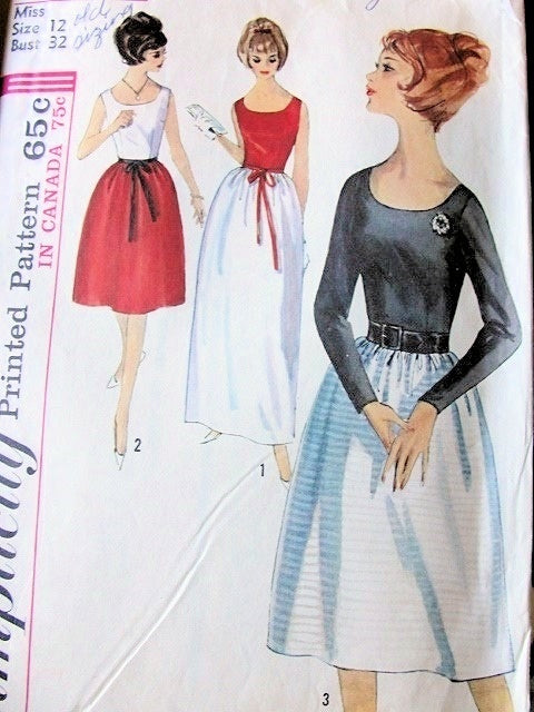1960s 2 PC COCKTAIL EVENING DRESS PATTERN SCOOP NECKLINE BELL SHAPE SKIRT SIMPLICITY 5533