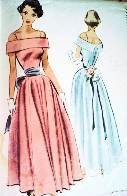 1940s BEAUTIFUL Evening Gown Pattern MCCALL 7605 Off Shoulders Design, Figure Flattering Design, Bust 32 Vintage Sewing Pattern