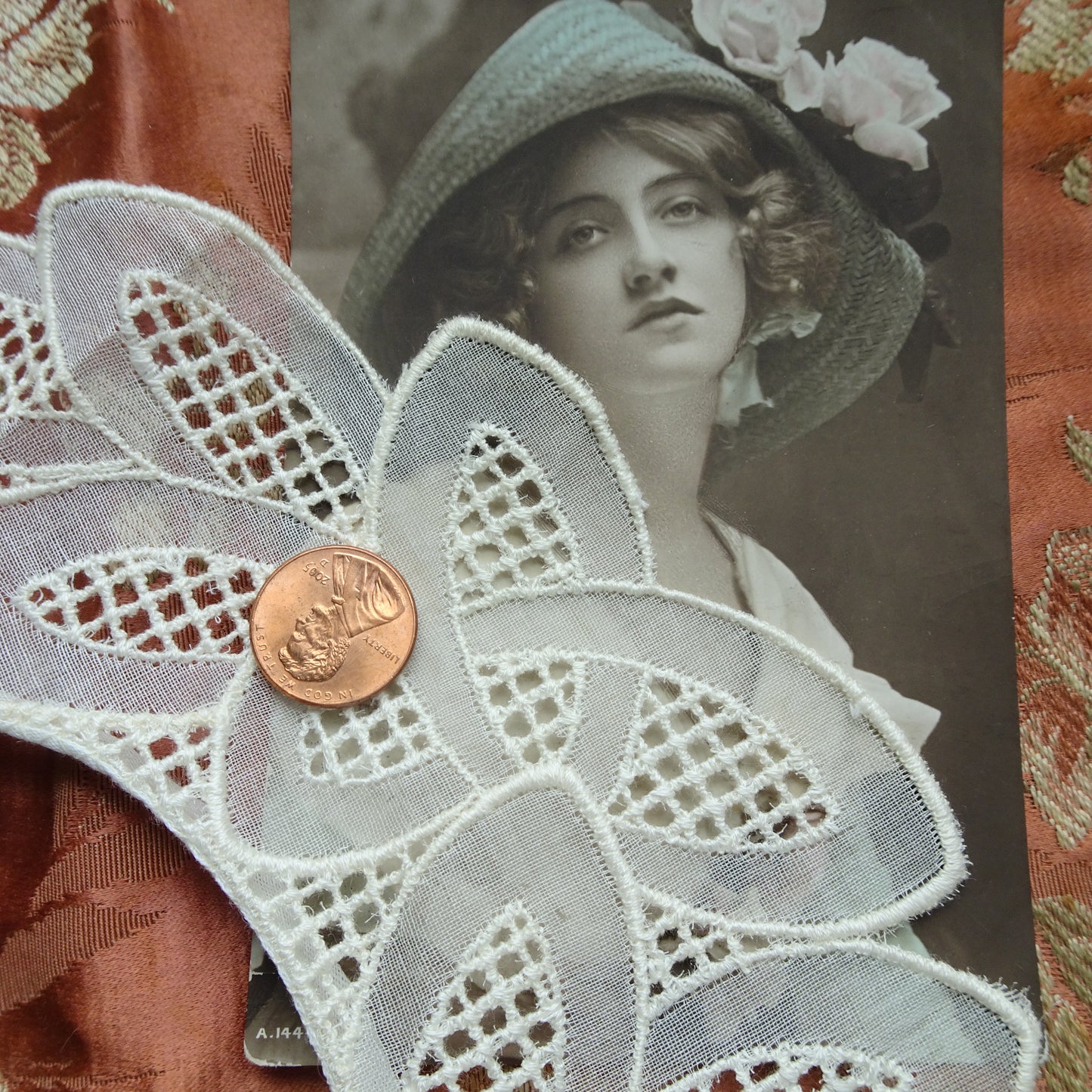 LOVELY Vintage Art Deco Collar, Beautifully Embroidered, Swiss Embroidery, Lovely Openwork Design, Collectible Vintage Collars