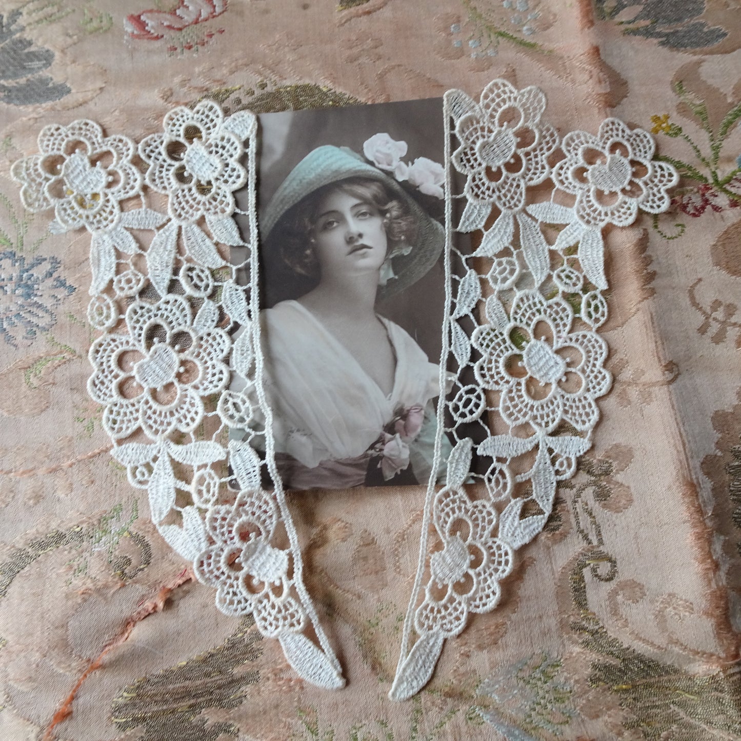 LOVELY Vintage Lace Ladies Collar, Never Used, Perfect For Heirloom Sewing, Bridal Wedding Lace, Collectible Vintage Lace