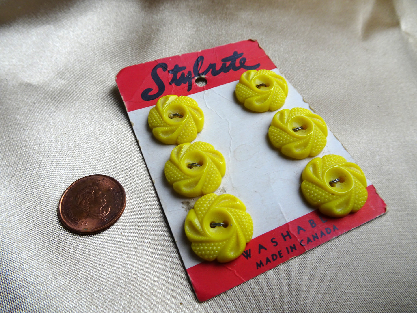 PRETTY 1930s Buttons, Plastic Yellow Buttons on Original Card,Set of 6,For Sewing,Framing, Collectible Vintage Buttons