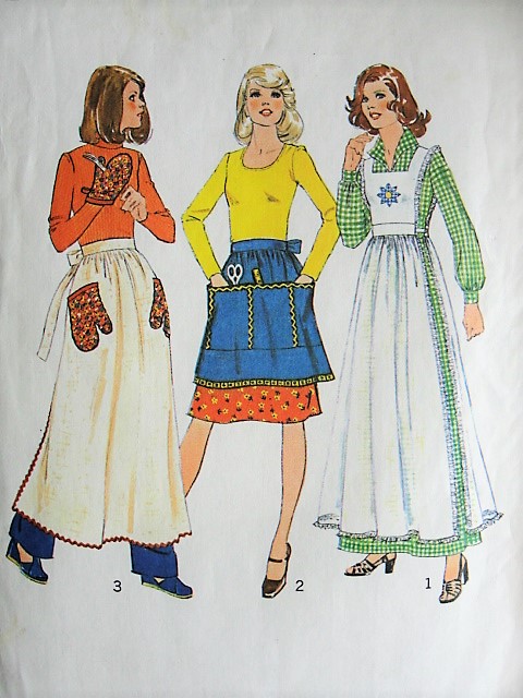 1970s RETRO Apron, Pinafore, and Oven Mitt SIMPLICITY 7246 Vintage Sewing Craft Pattern