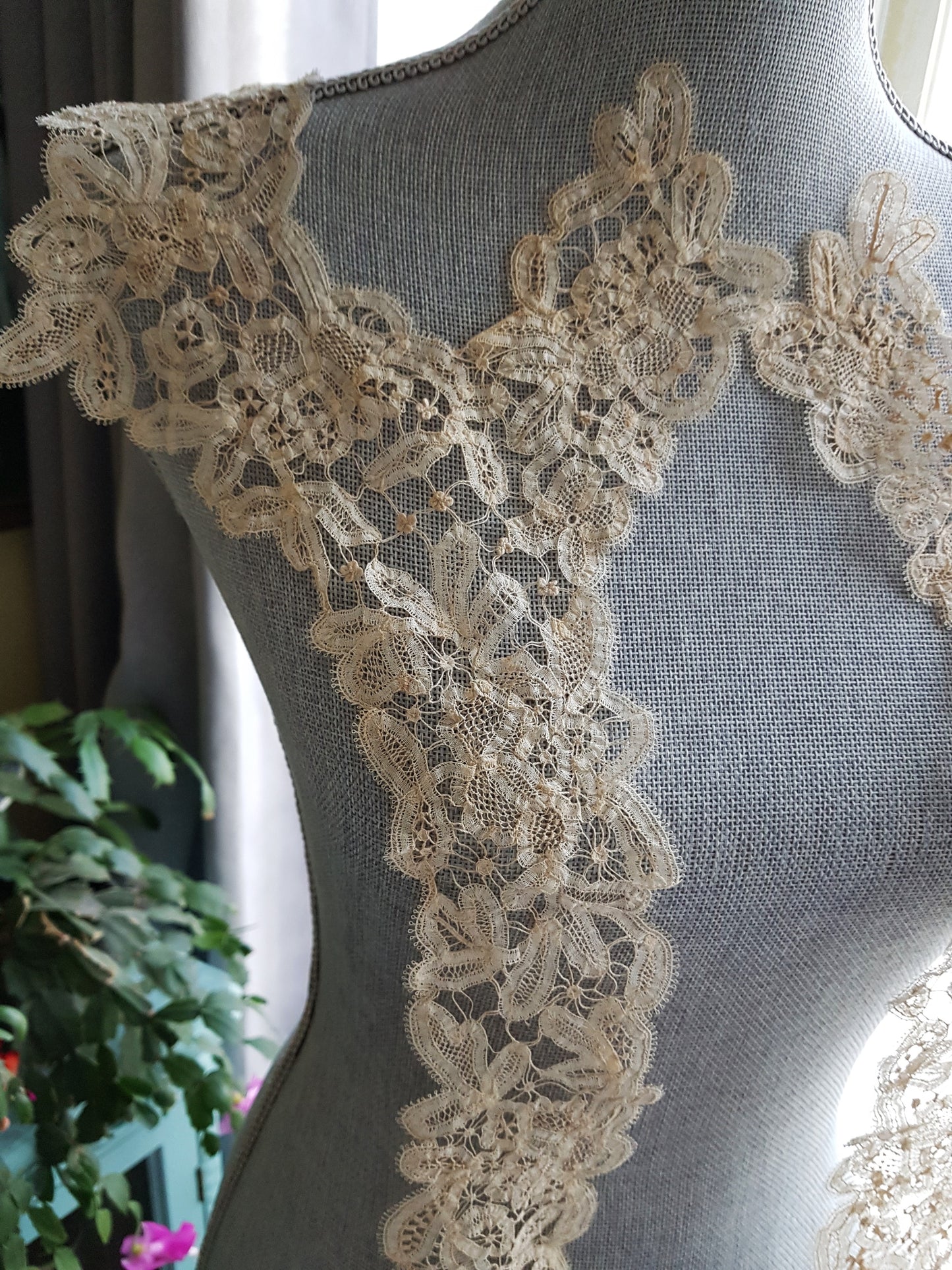 Antique Large Lace Collar Appliques,Edwardian,Creamy Off white Lace,Very Fine Lace,Wedding Gown, Heirloom Sewing,Collectible Lace