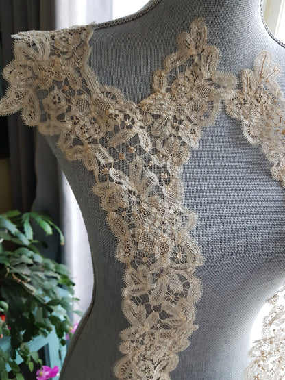 Antique Large Lace Collar Appliques,Edwardian,Creamy Off white Lace,Very Fine Lace,Wedding Gown, Heirloom Sewing,Collectible Lace
