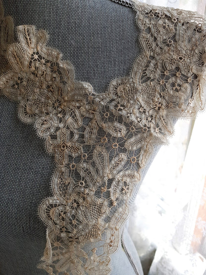 Antique Large Lace Collar Appliques,Edwardian,Creamy Off white Lace,Very Fine Lace,Wedding Gown, Heirloom Sewing,Collectible Lace