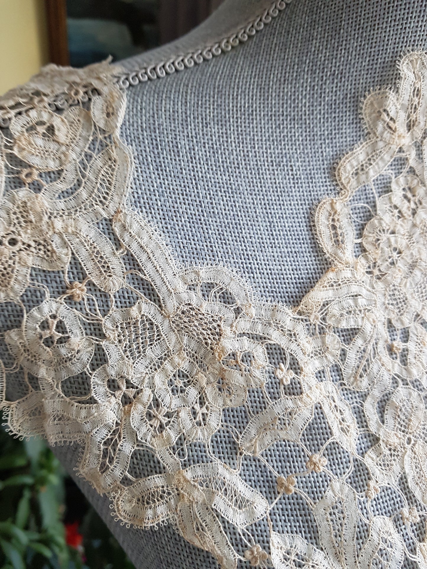 Antique Large Lace Collar Appliques,Edwardian,Creamy Off white Lace,Very Fine Lace,Wedding Gown, Heirloom Sewing,Collectible Lace