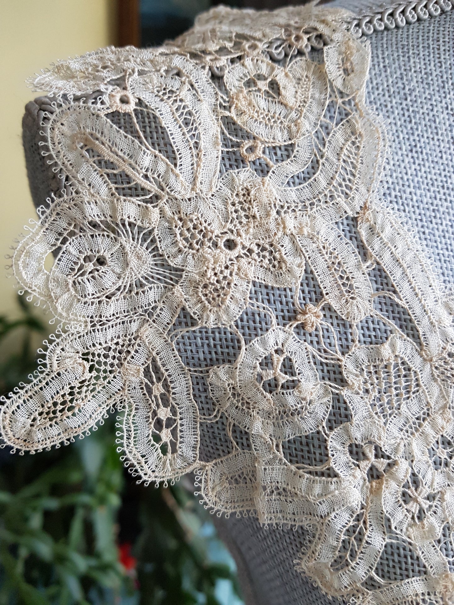 Antique Large Lace Collar Appliques,Edwardian,Creamy Off white Lace,Very Fine Lace,Wedding Gown, Heirloom Sewing,Collectible Lace