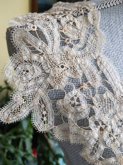 Antique Large Lace Collar Appliques,Edwardian,Creamy Off white Lace,Very Fine Lace,Wedding Gown, Heirloom Sewing,Collectible Lace