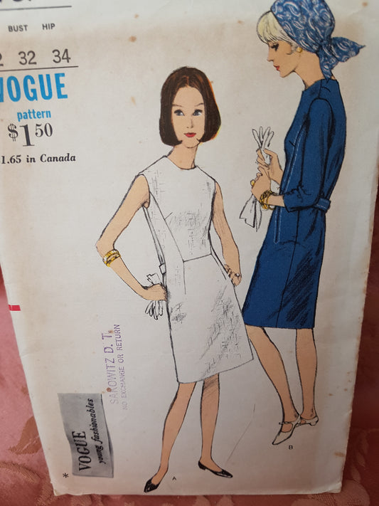 1960s MOD Sleek Dress Pattern VOGUE Young Fashionables 6757 Elegant Slim Dress, Bust 32 Vintage Sewing Pattern FACTORY FOLDED