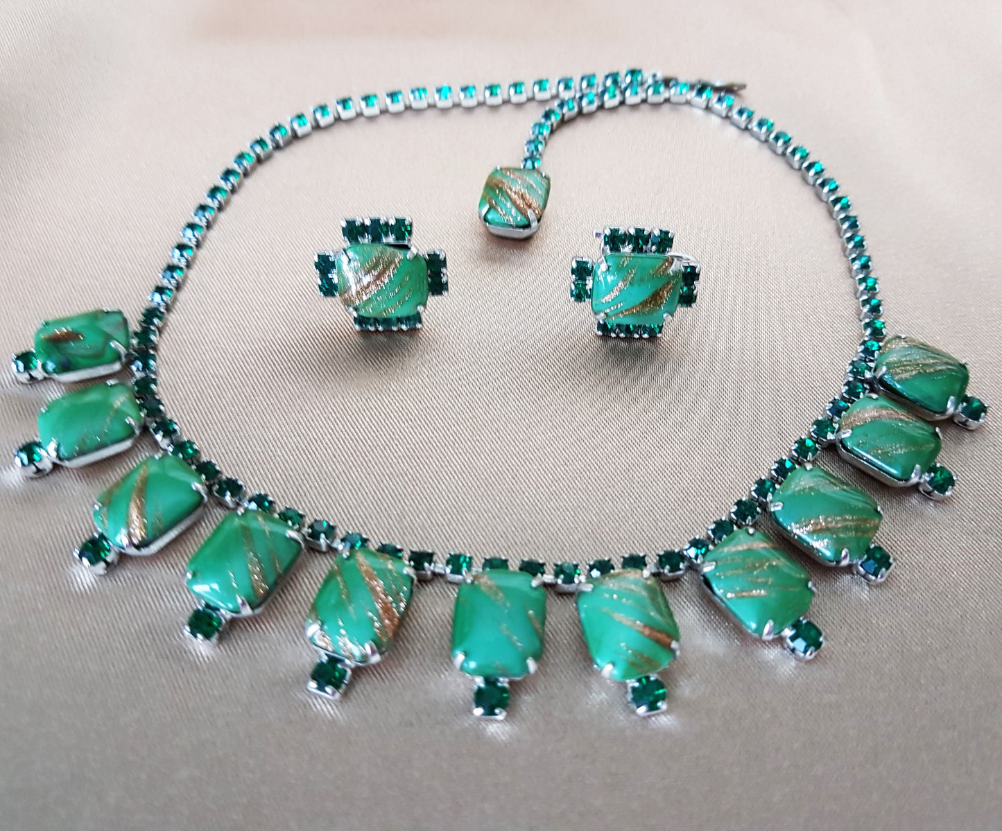 BEAUTIFUL Vintage Art Glass Necklace,Dazzling Green Glass and Gold Stone, Mid Century Necklace and Earrings Set