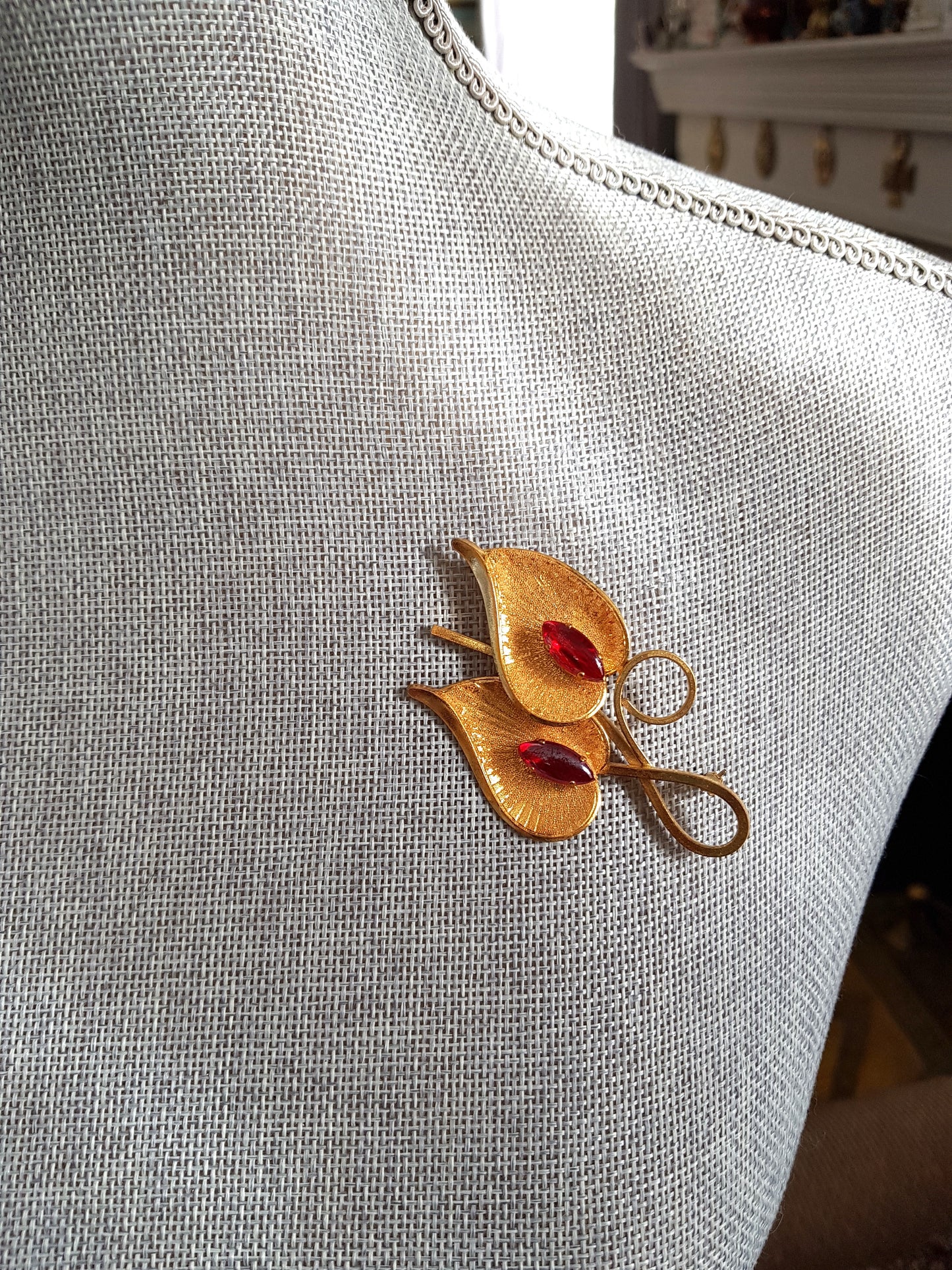 Mid Century Brooch, Gold Tone Metal Pin,Frosted Finish, Iridescent Ruby Red Art Glass Stones, Stunning Design