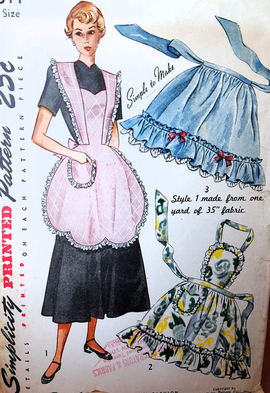1940s LOVELY Apron Pattern SIMPLICITY 2644 Sweetheart Neckline Full Bib Apron in 2 Styles and Hostess Half Apron One Size Vintage Sewing Pattern FF