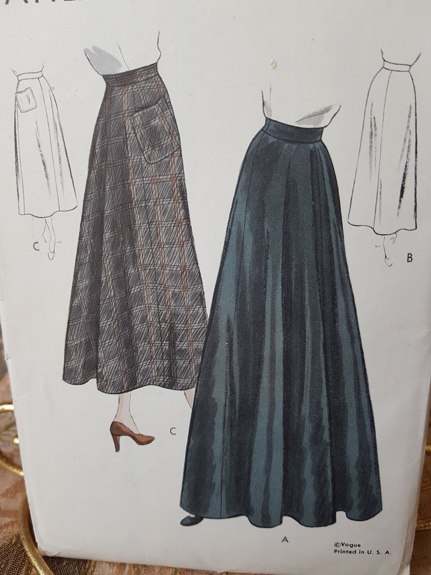 1940s BEAUTIFUL Skirt Day or Evening Length Pattern VOGUE 6609 Lovely Styles, Waist 26 Easy To Make, Vintage Sewing Pattern FF