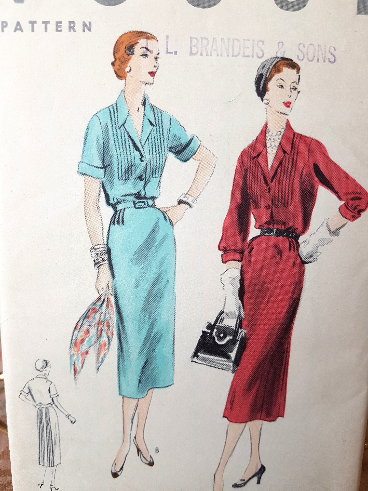 1950s CLASSY Slim Dress Pattern VOGUE 7858 Slim Skirt Dress with Pleats on Sides, Back has Box Pleats, Bust 32 Vintage Sewing Pattern FF
