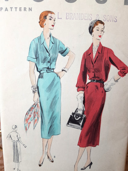 1950s CLASSY Slim Dress Pattern VOGUE 7858 Slim Skirt Dress with Pleats on Sides, Back has Box Pleats, Bust 32 Vintage Sewing Pattern FF