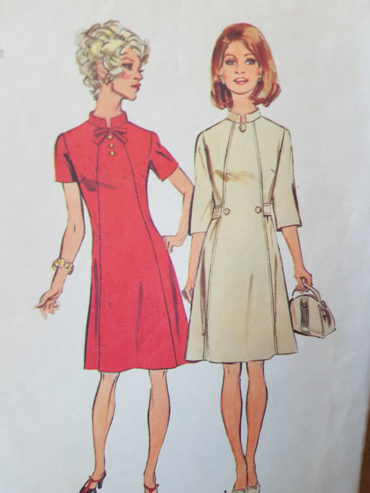 1970s RETRO Seam Interest Dress Pattern SIMPLICITY 6158 Figure Flattering Design Bust 33 and 35 Vintage Sewing Pattern
