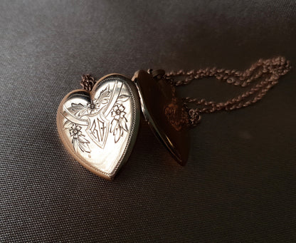 BEAUTIFUL Edwardian Heart Shape Locket, 10 KT Gold, Lovely Engraving ,Monogram RD,Collectible Antique Jewelry