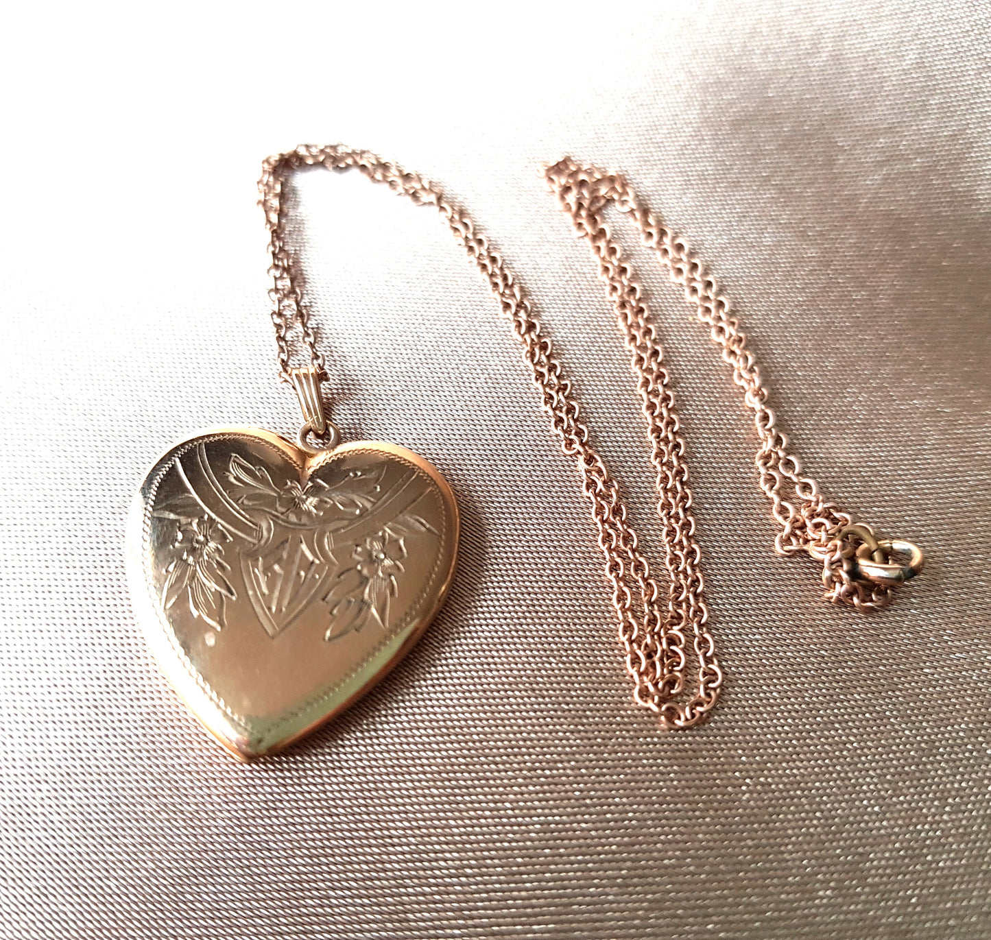 BEAUTIFUL Edwardian Heart Shape Locket, 10 KT Gold, Lovely Engraving ,Monogram RD,Collectible Antique Jewelry