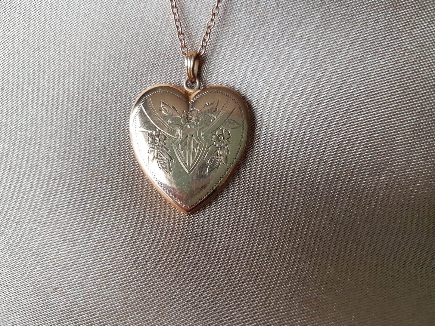 BEAUTIFUL Edwardian Heart Shape Locket, 10 KT Gold, Lovely Engraving ,Monogram RD,Collectible Antique Jewelry