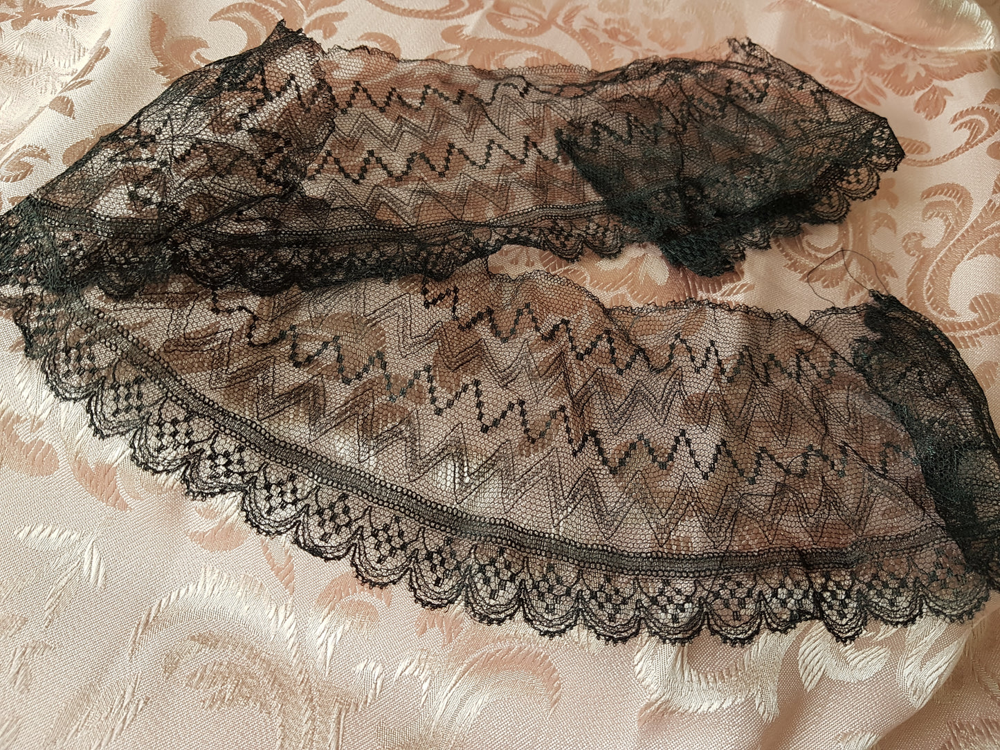 Antique French Netted Lace Wide Trim,Delicate Intricate Pattern, Ideal For Fine Projects,Dolls,Vintage Clothing,Millinery,Heirloom Sewing