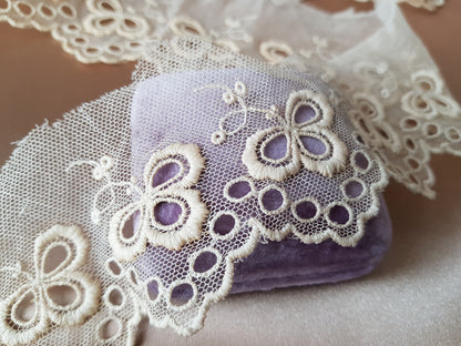 BEAUTIFUL Victorian Edwardian Lace, Netted Lace With Shamrock Design, Beautiful Antique Lace Trim, Heirloom Sewing, Collectible vintage Lace