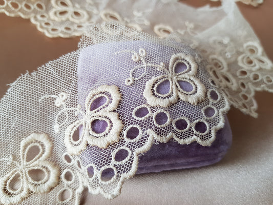BEAUTIFUL Victorian Edwardian Lace, Netted Lace With Shamrock Design, Beautiful Antique Lace Trim, Heirloom Sewing, Collectible vintage Lace