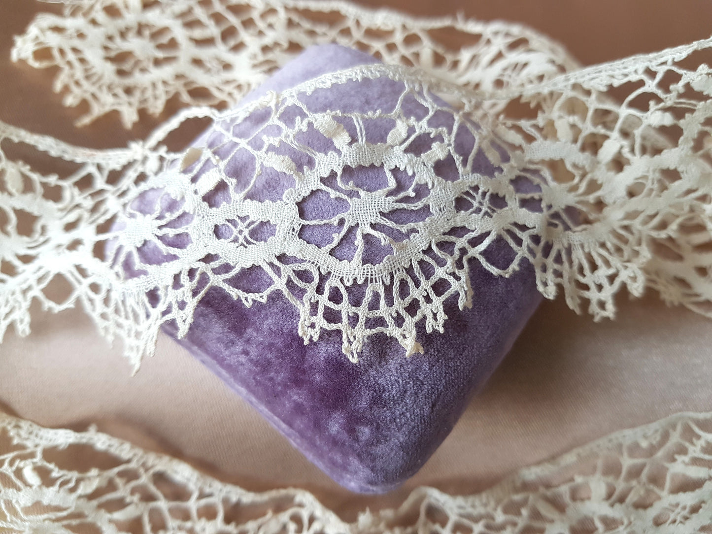 BEAUTIFUL Antique Bobbin Lace Trim, For Victorian Edwardian Clothing, Bridal, Dolls, Heirloom Sewing, Collectible Vintage Lace