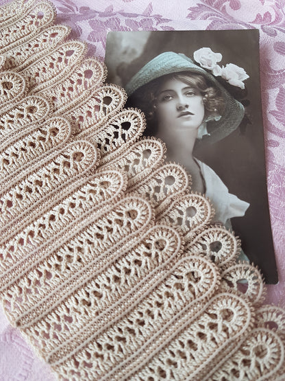 LOVELY Antique Lace Trim, Intricate Pattern,For Dolls,Edwardian Clothing, Hats,Heirloom Sewing ,Antique Textiles,Collectible Vintage Lace