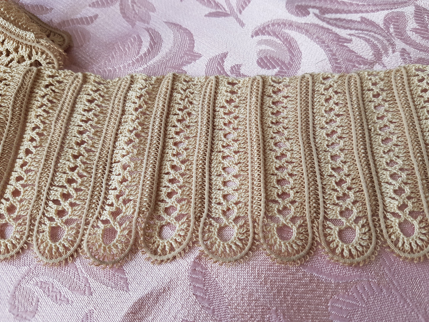 LOVELY Antique Lace Trim, Intricate Pattern,For Dolls,Edwardian Clothing, Hats,Heirloom Sewing ,Antique Textiles,Collectible Vintage Lace