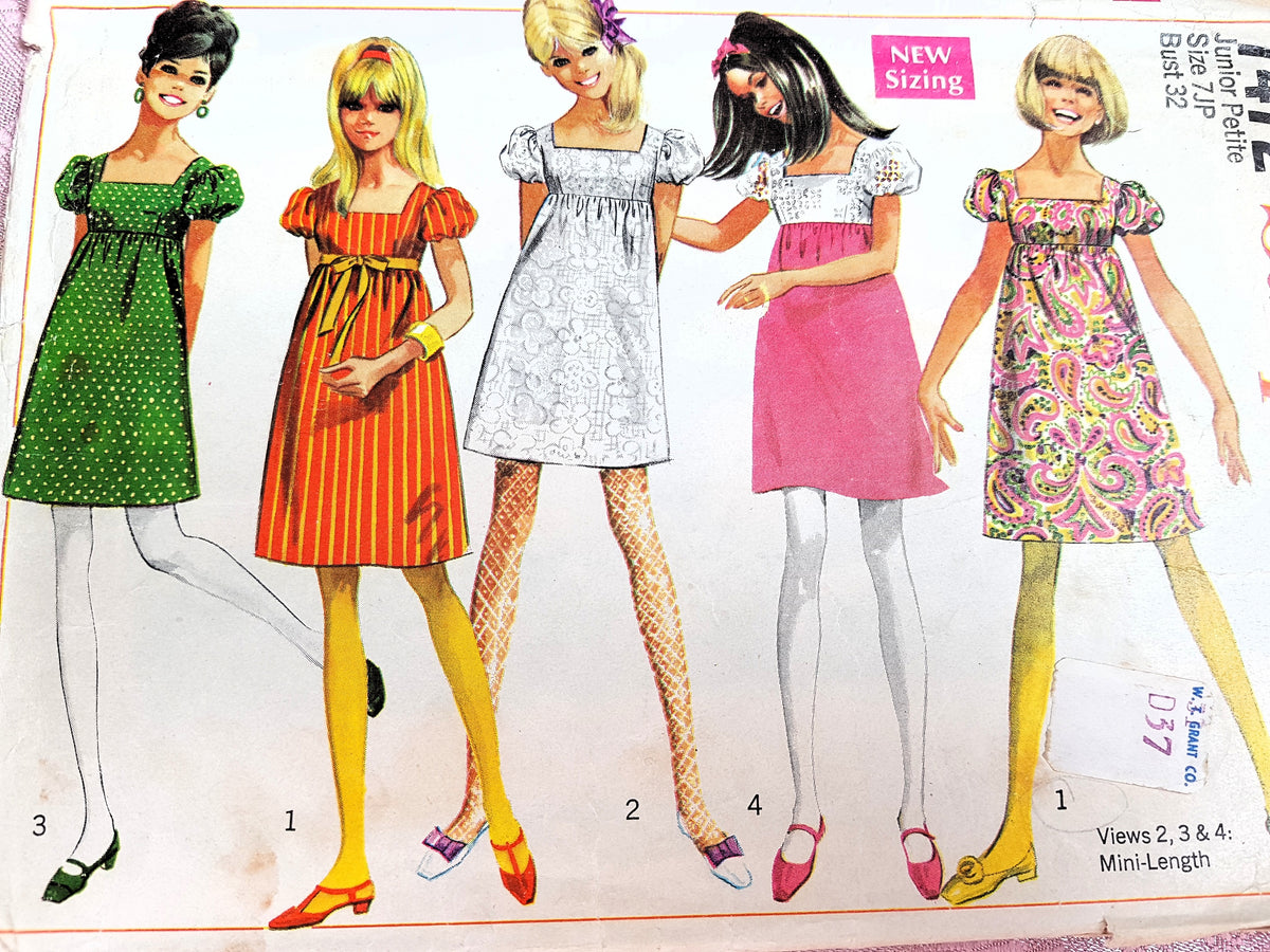 MOD 1960s CUTE Empire Dress Puff Sleeves Pattern SIMPLICITY 7472 Four Versions, Bust 32 Vintage Sewing Pattern