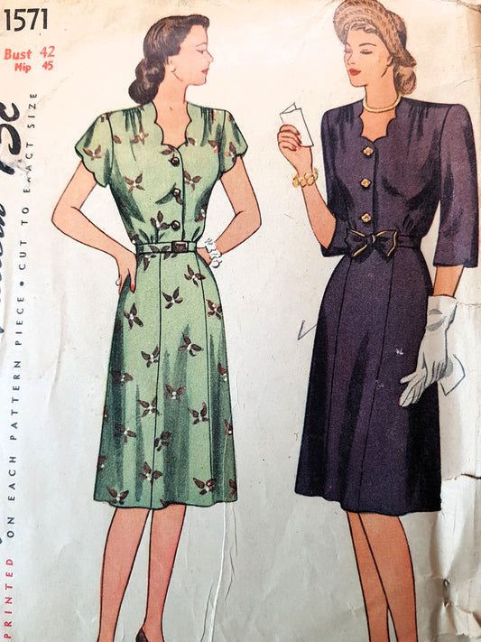 1940s PRETTY Dress Pattern SIMPLICITY 1571 Scalloped Neckline, 2 Sleeve Options, Bust 42 Vintage Sewing Pattern