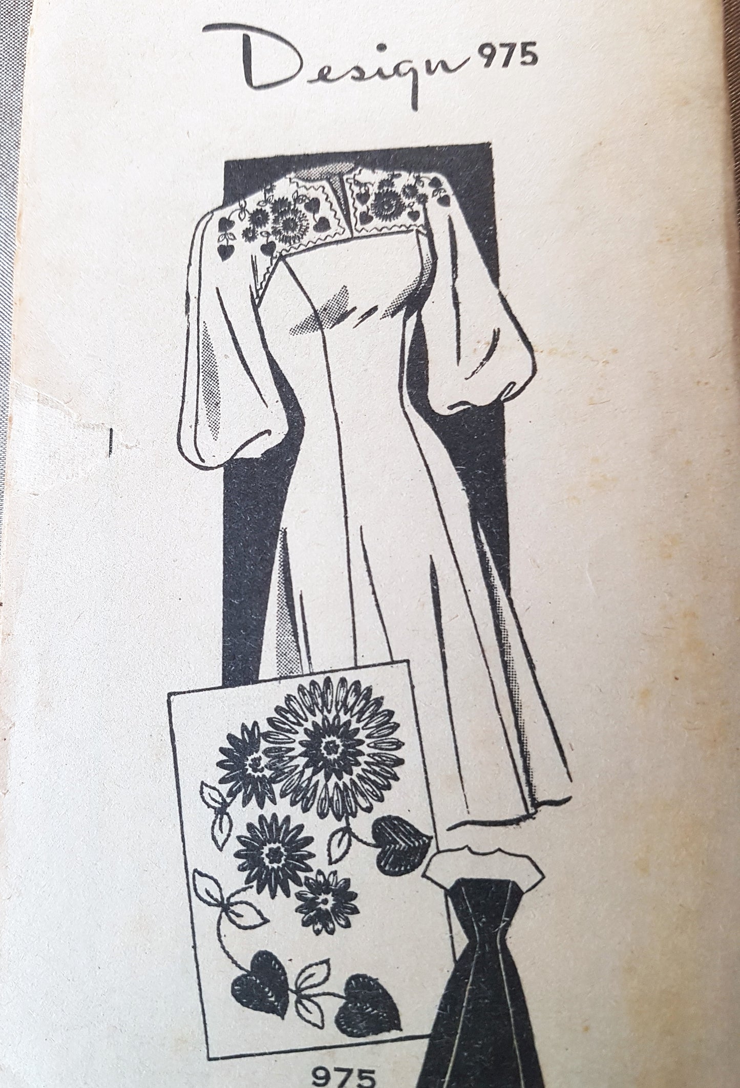 1940s PRETTY Dress Pattern Laura Wheeler Design 975 Flattering Style, Bust 33 Vintage Sewing Pattern FF
