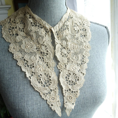BEAUTIFUL Vintage Lace Collar, Perfect For Heirloom Sewing, Bridal Wedding Lace, Suitable To Frame, Collectible Vintage Lace