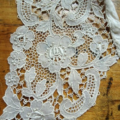 BEAUTIFUL Vintage Lace Collar, Perfect For Heirloom Sewing, Bridal Wedding Lace, Suitable To Frame, Collectible Vintage Lace