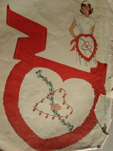 CUTE 1940s VALENTINE Apron Pattern SIMPLICITY 7425 Heart Shape Party Apron Embroidery Transfer Vintage Sewing Pattern