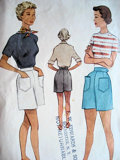 1950s High Waist Rockabilly Marilyn Monroe Style Fitted Shorts Pattern Figure Flattering Design 4 Pattern Pieces Easy To make McCall 8061 Vintage Sewing Pattern