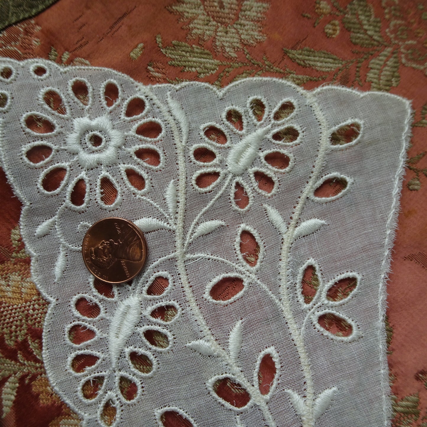 LOVELY Vintage Lace Collar, Beautifully Embroidered, Swiss Embroidery, Lovely Openwork Design, Collectible Vintage Collars