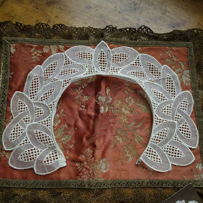 LOVELY Vintage Art Deco Collar, Beautifully Embroidered, Swiss Embroidery, Lovely Openwork Design, Collectible Vintage Collars