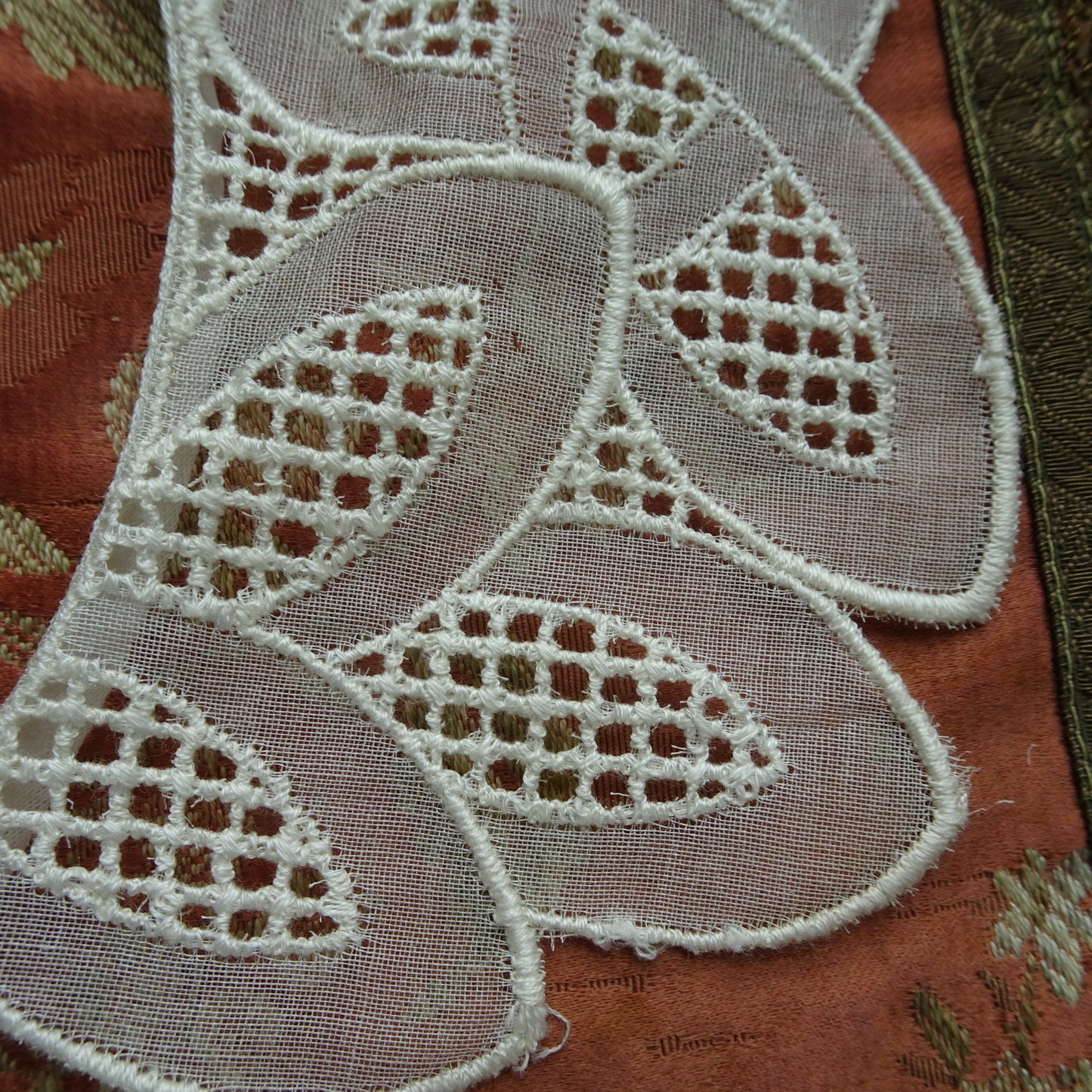 LOVELY Vintage Art Deco Collar, Beautifully Embroidered, Swiss Embroidery, Lovely Openwork Design, Collectible Vintage Collars