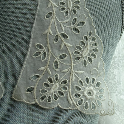 LOVELY Vintage Lace Collar, Beautifully Embroidered, Swiss Embroidery, Lovely Openwork Design, Collectible Vintage Collars