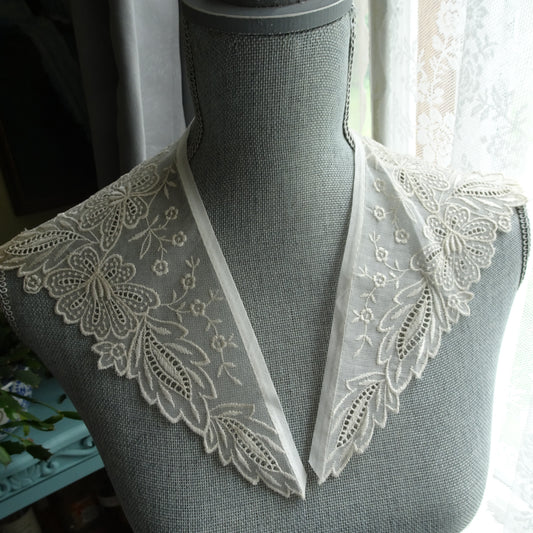 BEAUTIFUL Vintage Collar, Exceptional Embroidered Collar, Swiss Embroidery,Lovely Openwork Design, Collectible Vintage Collars