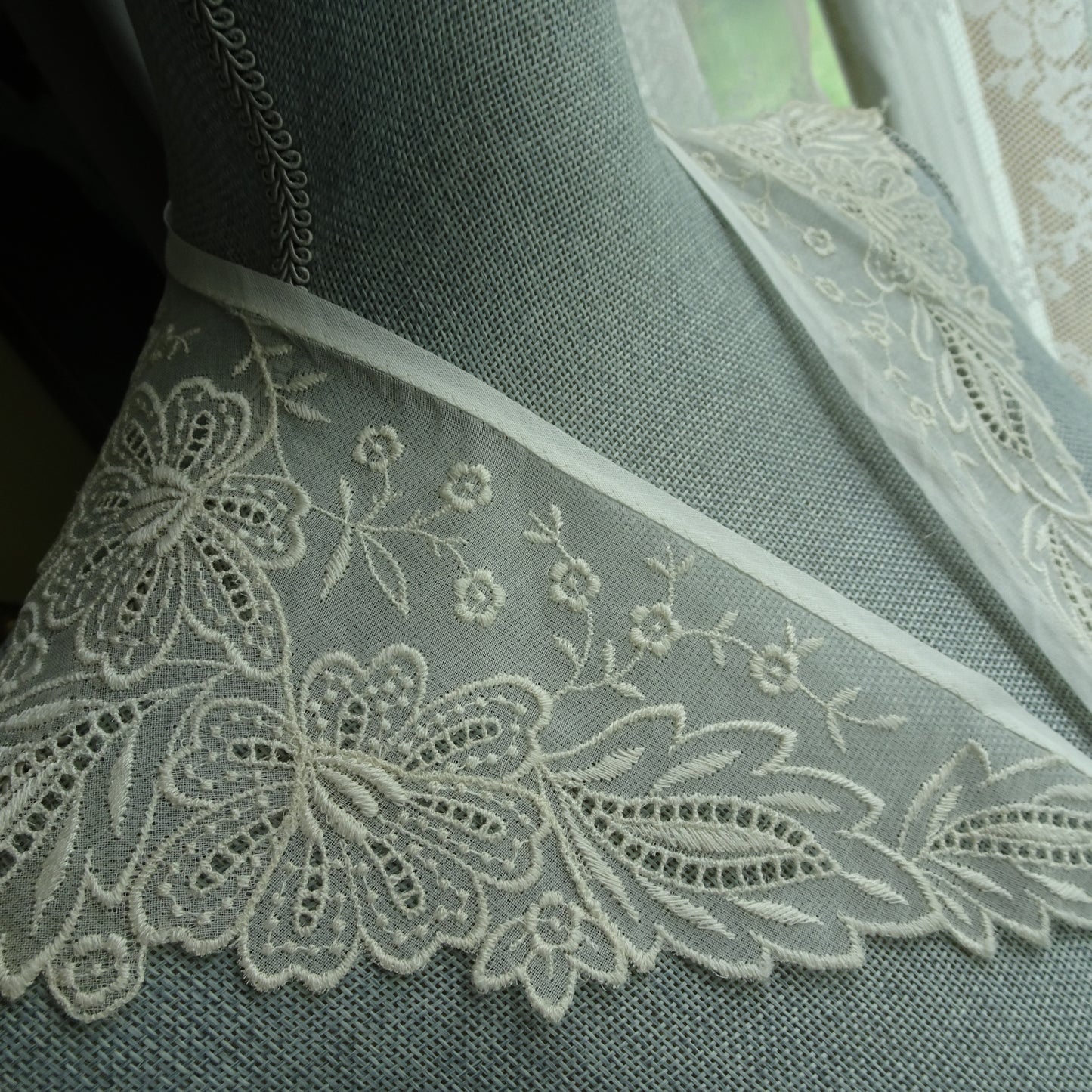 BEAUTIFUL Vintage Collar, Exceptional Embroidered Collar, Swiss Embroidery,Lovely Openwork Design, Collectible Vintage Collars