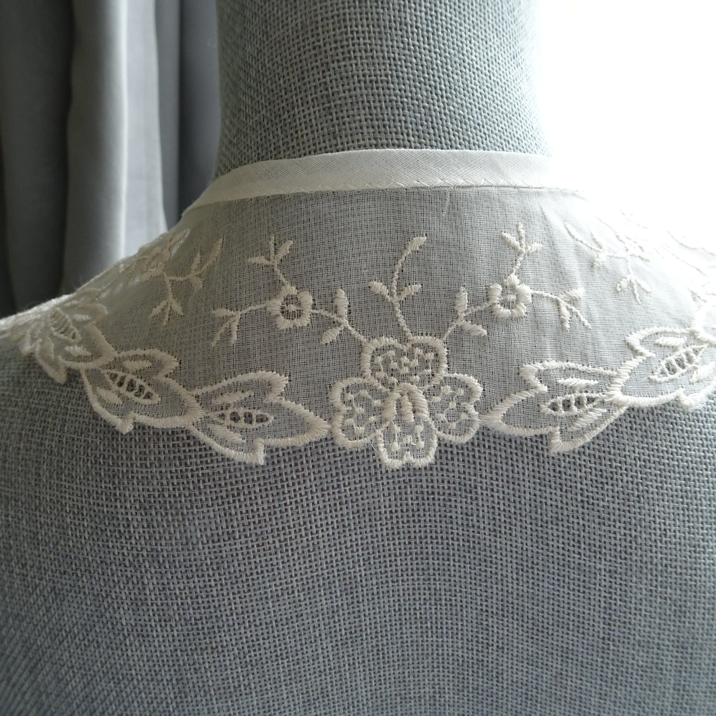 BEAUTIFUL Vintage Collar, Exceptional Embroidered Collar, Swiss Embroidery,Lovely Openwork Design, Collectible Vintage Collars