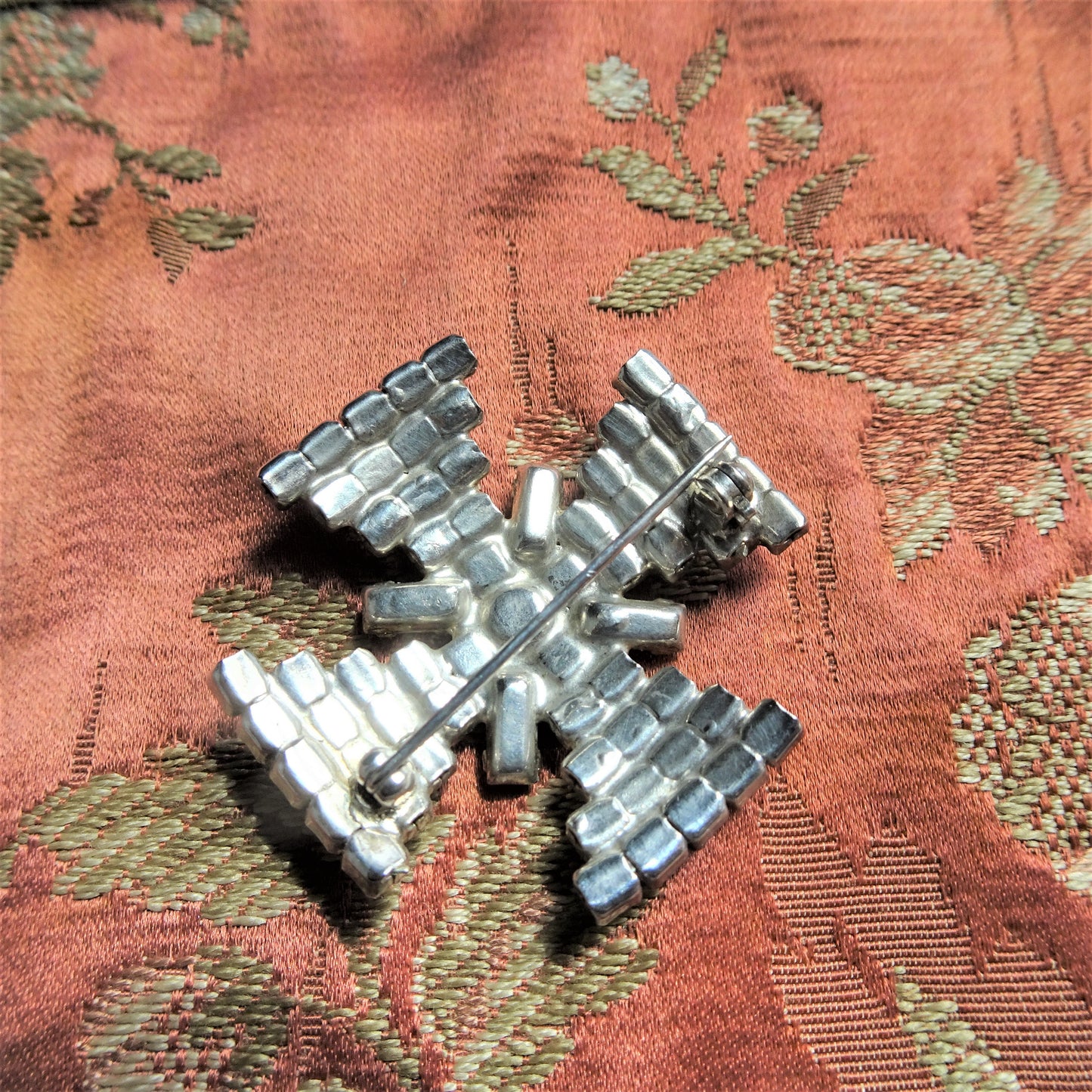 SPARKLING Vintage Maltese Cross Brooch, Beautiful Glittering Glass Stones, Collectible Vintage Jewelry