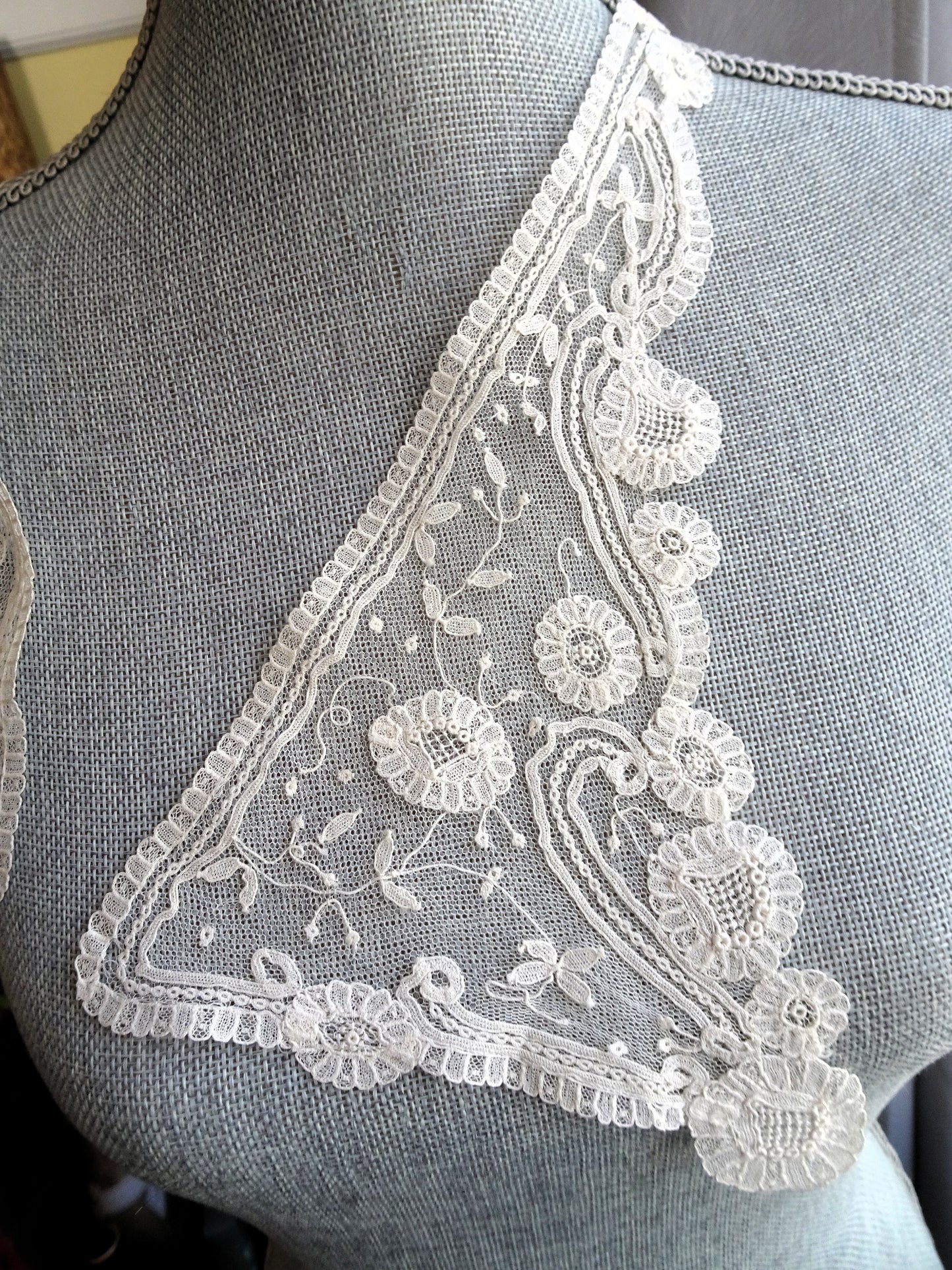 GORGEOUS Antique handmade Brussels Applique lace Collar,Two Large Collar Panels,For Heirloom Sewing,Collectible Antique Lace